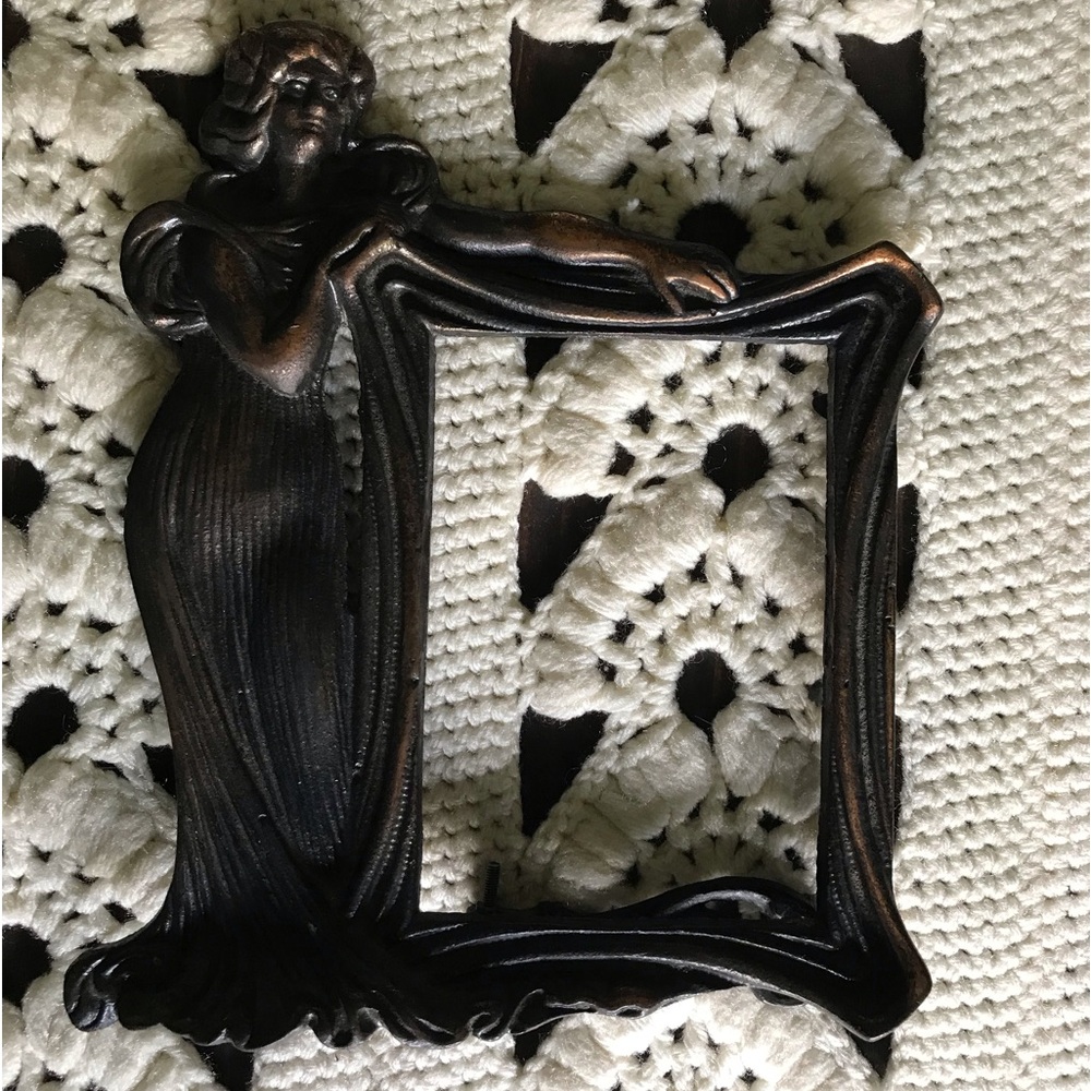 Vintage Adoring Woman Metal Picture Frame - Picture 4 of 11
